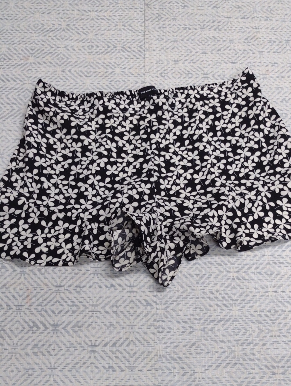 Black Floral Print Ruffle Hem Women's Skort Shorts